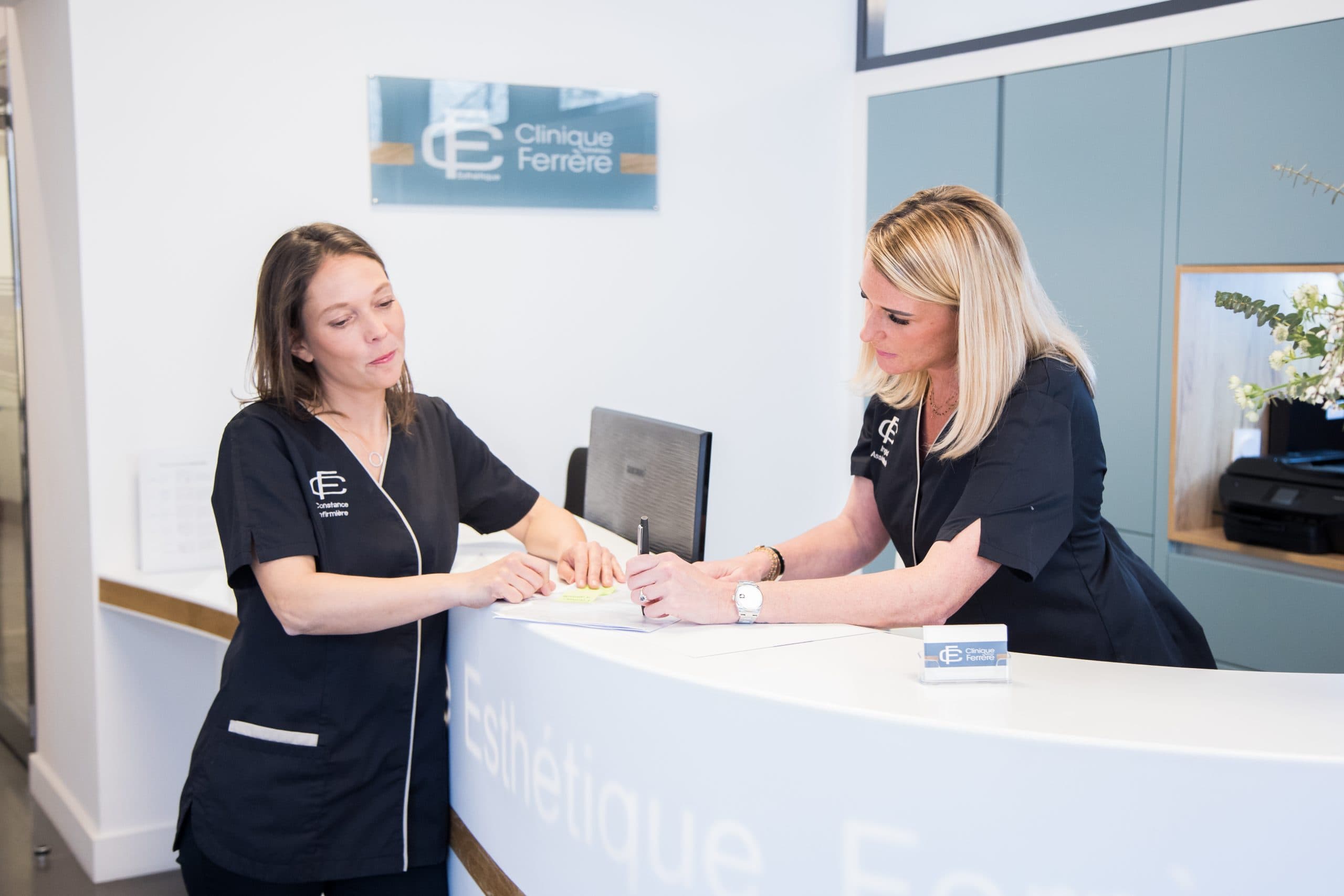 The reception desk of the Clinique Esthétique Ferrère in Bordeaux