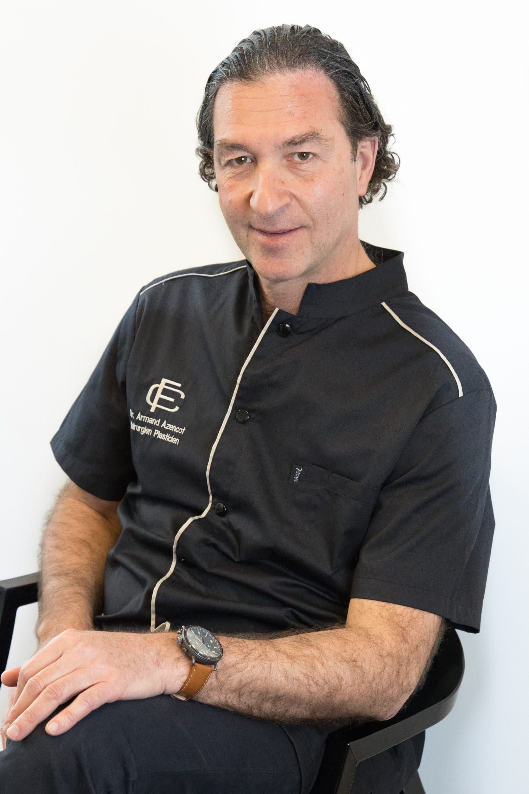 Portrait du Dr Armand Azencot, chirurgien plasticien à Bordeaux