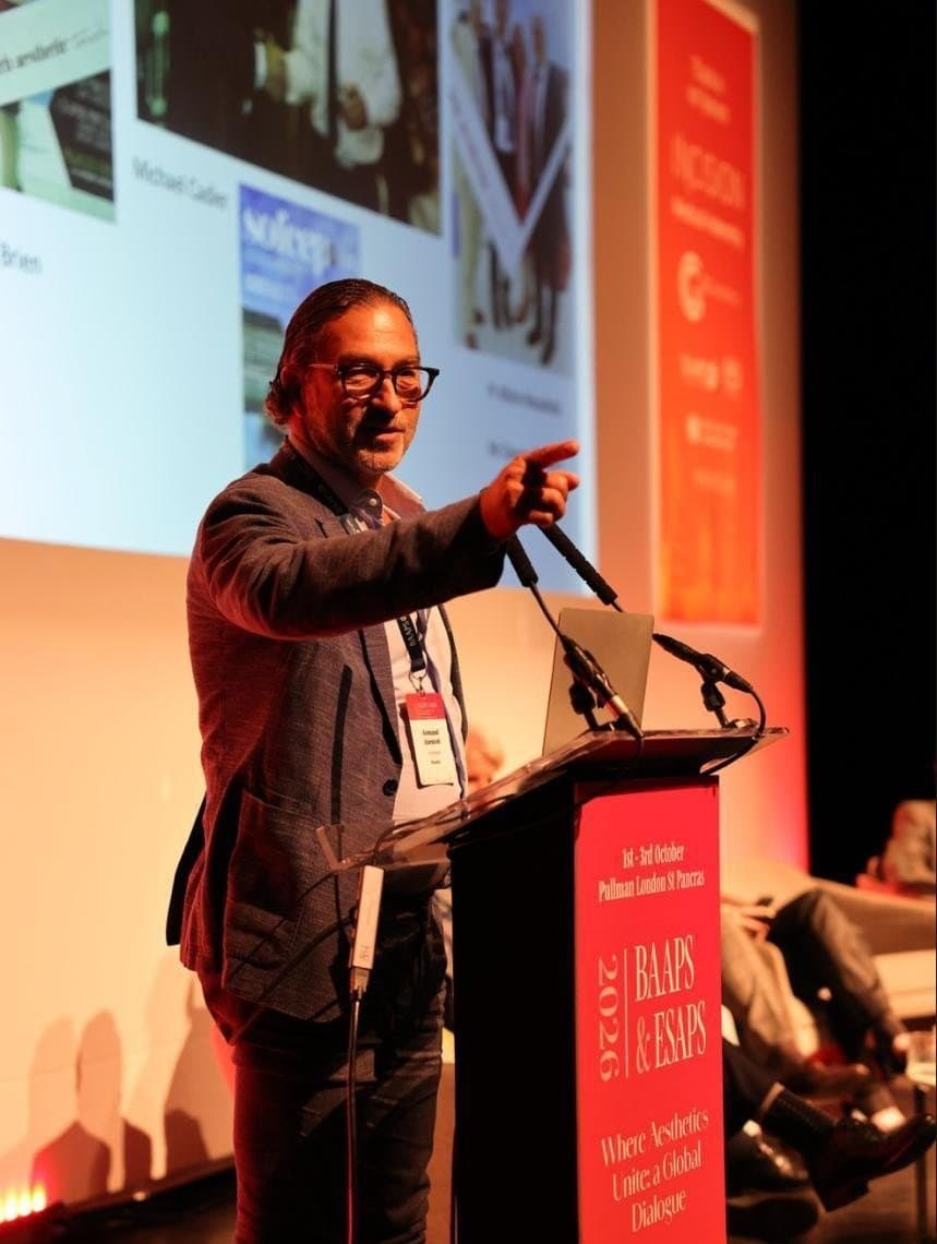 Dr Azencot at the lectern of the BAAPS & ESAPS 2026 congress in London